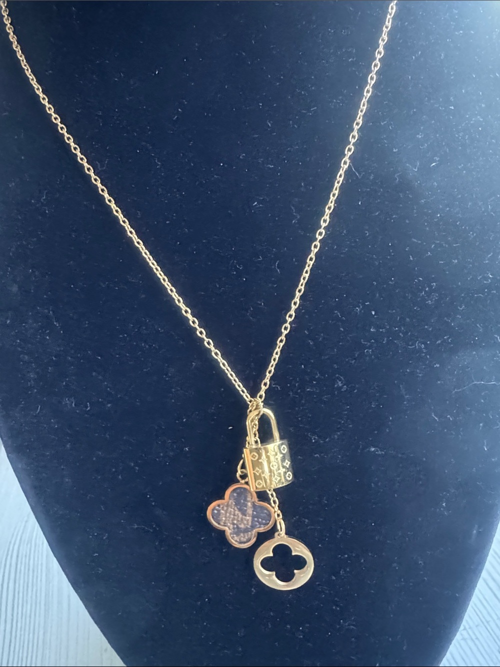 Necklace - Picture 2 of 4